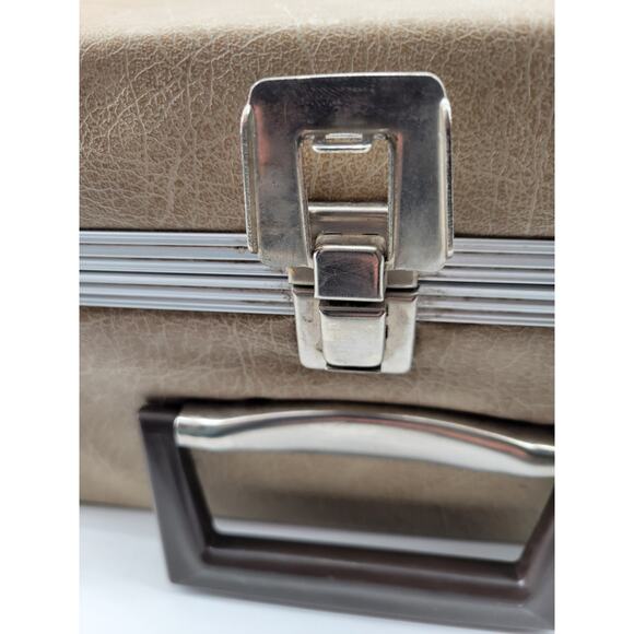 8 TRACK TAPE STORAGE / VINYL CARRYING CASE HOLDS 24 TAPE CARTRIDGES / VINTAGE - Picture 7 of 11